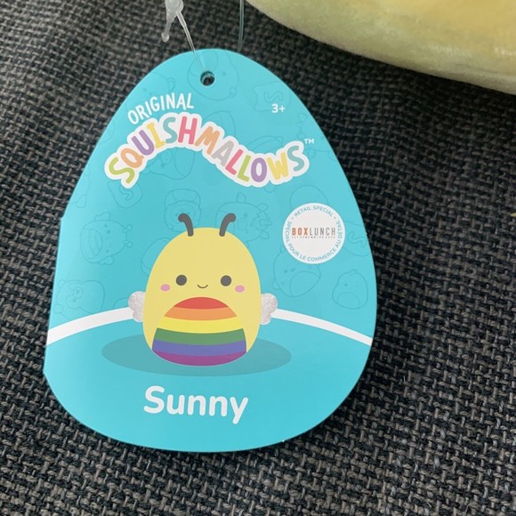 Squishmallows 8” Rainbow Bee “Sunny"‎ Hot Topic Exclusive - Picture 2 of 3